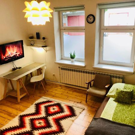 Apartment In Ivy Covered House, Near Old Town Krakau Buitenkant foto