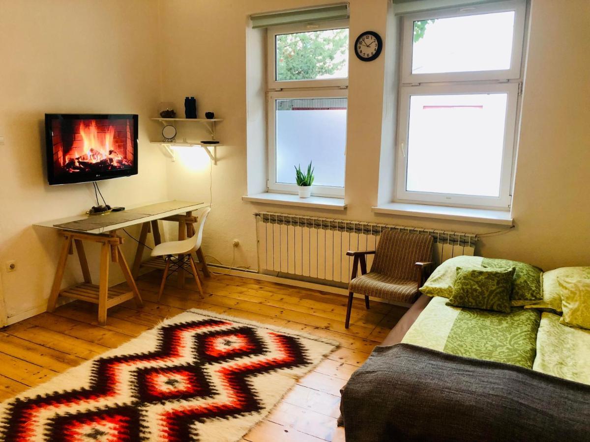 Apartment In Ivy Covered House, Near Old Town Krakau Buitenkant foto